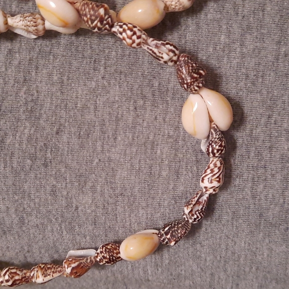 3 Seashell Necklaces Beautiful - Picture 6 of 7